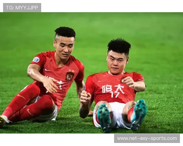 新疆广汇与对手激烈对决全力争胜彰显球队实力和竞技状态