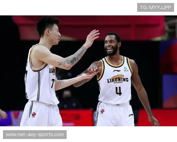 杭州篮球队团队协作引发热议球迷对战术配合与球员表现展开激烈讨论 杭州篮球队团队协作引发热议球迷对战术配合与球员表现展开激烈讨论