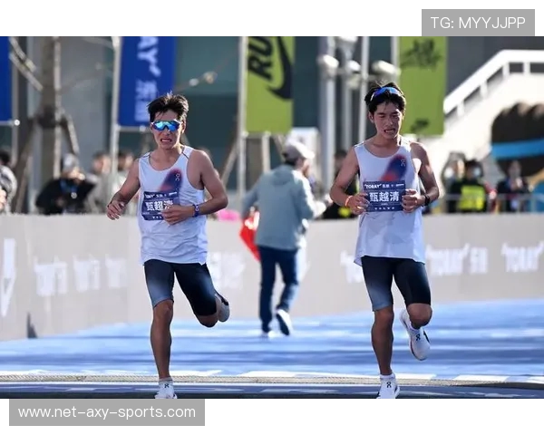 深圳攀岩队在马拉松大满贯中的团队协作表现精彩点评与分析