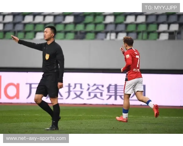 重庆与成都足球队赛后复盘分析双方战术意识与表现差异