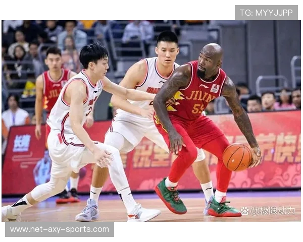 广东宏远与新疆广汇激战正酣谁能在CBA赛场上笑到最后